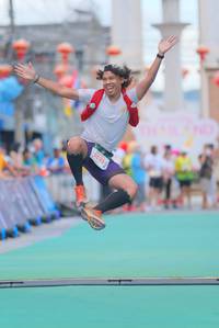 BIB: 5525
                            <button type="button" onclick="openModal(21764427)" class="btn btn-primary btn-sm float-right btn-popup" data-toggle="modal" data-target=".modal-high-quality">
                        <i class="fas fa-shopping-cart"></i> Add to Cart
                    </button>
                                            <button type="button" onclick="isThisMe(21764427, true)" class="btn btn-success btn-sm float-right btn-popup btn-isme hidden" data-toggle="tooltip" data-placement="bottom" title="นี่คือรูปของคุณใช่ไหม คลิกที่นี่เพื่อเอาเข้าอัลบั้ม">
                        <i class="fas fa-plus"></i> Add to album
                    </button>
                    <button type="button" onclick="isThisMe(21764427, false)" class="btn btn-warning btn-sm float-right btn-popup btn-isnotme hidden">
                        <i class="fas fa-ban"></i> Remove from album
                    </button>